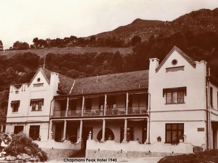 The gabled Chapmans Peak Hotel building photographed in 1940